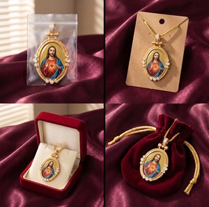 Colgante Ovalado Esmaltado a Mano del Sagrado Corazón de Jesús, Venta al por Mayor en México y España - Product Image 3