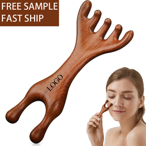 Peine <span class=keywords><strong>de</strong></span> <span class=keywords><strong>madera</strong></span> manual con logotipo personalizado, peine <span class=keywords><strong>de</strong></span> sándalo <span class=keywords><strong>de</strong></span> cinco garras para masaje facial y del cuero cabelludo, peine Gua Sha <span class=keywords><strong>de</strong></span> <span class=keywords><strong>madera</strong></span>. - Product Image 1