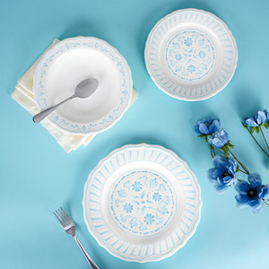 Juego de Platos de Porcelana de Hueso de Lujo de 18 Piezas, Color Azul y Blanco, con Diseño Floral, Vajilla de Cerámica, Venta al por Mayor - Product Image 1