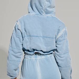 เสื้อแจ็คเก็ตครอปทรงบอมเบอร์ผ้าเฟรนช์เทอร์รี่แบบย้อมสีเอซิด แขนยาว แต่งขอบเอวแบบรูช พร้อมโลโก้สั่งทำพิเศษสำหรับฤดูใบไม้ผลิปี 2025 - Product Image 3