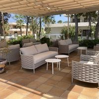 Ensemble de canapés modulaires d'extérieur en aluminium thermolaqué, durable et écologique, de style postmoderne, avec table basse, pour cour et usage de loisirs
