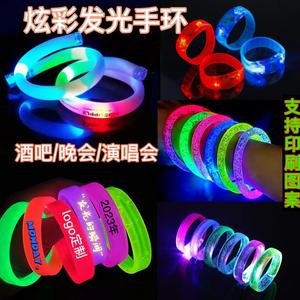 Pulsera fluorescente de goma brillante con movimiento de mercado nocturno fluorescente personalizada para eventos con chip NFC de silicona - Product Image 4