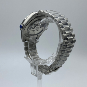 Montre-bracelet décontractée pour homme en acier inoxydable avec cadran vert, mouvement NH35 et lunette à motif dents de chien - Product Image 2