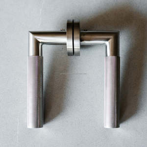 Poignée de porte à levier moleté en acier inoxydable massif de haute qualité moderne sur rose pour portes intérieures - Product Image 4