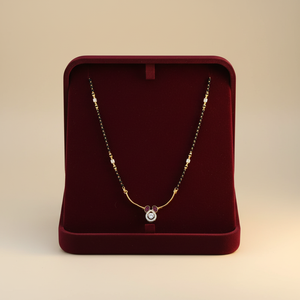 Elegante collar mangalsutra de cuentas negras con barra central dorada y colgante de piedra redonda, hermosa joyería tradicional para mujeres. - Product Image 2