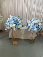 Boule de fleurs artificielles bleues lys et roses de 65 cm, centre de table de mariage