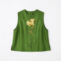 Gilet sans manches en soie Dupioni brodé au tambour pour femme