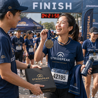 Ensemble cadeau pour les finishers du marathon avec logo personnalisé, médaille personnalisée, t-shirt de course, serviette, bouteille d'eau et boîte de présentation