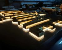 Enseigne en métal rétroéclairée Logo d'entreprise Acrylique Lettre Nom Illuminé Led en acier inoxydable Miroir doré Rétro-éclairé Logo 3D Signalisation
