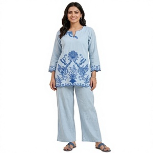 Ensemble brodé Kurta et pantalon pour femme, motif floral bleu, style ethnique traditionnel, idéal pour toutes les saisons, tenue décontractée ou de fête - Product Image 1