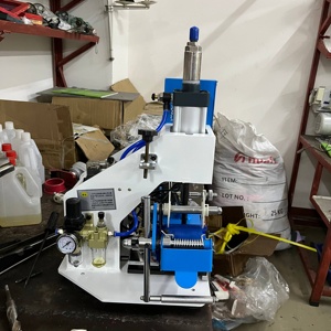 Macchina da stampa con Logo a caldo in pelle pneumatica automatica per indumento e lamina d'oro che timbra per la produzione di scarpe - Product Image 3