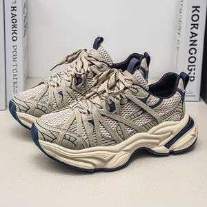 Baskets sportives blanches en maille à lacets, bout rond, respirantes, toutes saisons, semelle extérieure en caoutchouc, semelle intermédiaire en EVA, style basketball - Product Image 2