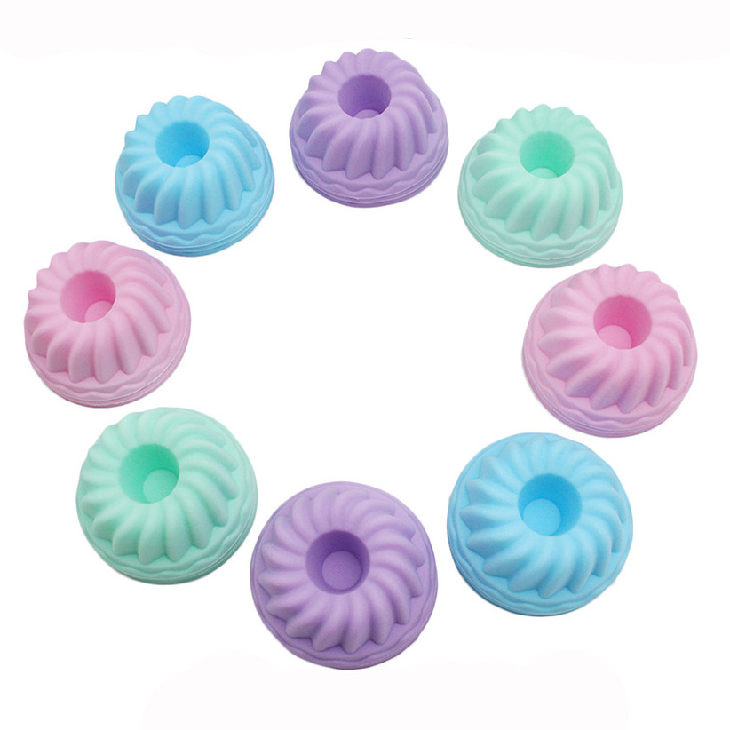 Set of 12 Small Spiral Muffin Cups B
