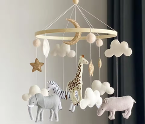 Mobile per Culla con Animali Neutri dell'Africa, Mobile in Feltro Safari con Giraffa, Zebra ed Elefante - Product Image 2