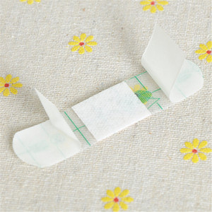 ผ้าไม่ทอ/พีอี/ผ้ายืดหยุ่น/พียู + แผ่นผ้านอนวูฟเวนกันน้ำผ้าพันแผลพลาสเตอร์ปฐมพยาบาล - Product Image 5