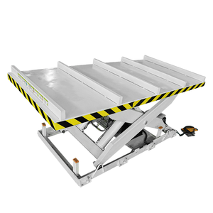 Ascenseur hydraulique de <span class=keywords><strong>ciseaux</strong></span> de contrôle de pédale de pied pour l'alimentation de panneau en bois dans des découpeuses de porte - Product Image 1