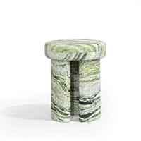 Support en marbre vert naturel sur mesure grande dalle polie utilisée comme étagère de table basse pour application de sol de salle de bain