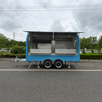 Remorque alimentaire mobile de 3,9 m à 4 roues avec barre de remorquage en fibre de verre, capacité de 200 unités, 110V/220V/380V, machine à café, chariot à hot-dogs, four à pizza