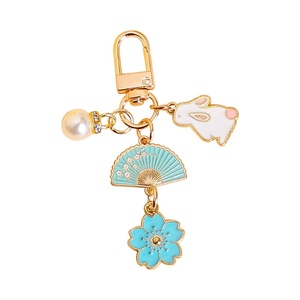 Porte-clés en alliage de zinc motif lapin fleur de cerisier, pendentif pour étui <span class=keywords><strong>AirPods</strong></span>, accessoires de décoration pour sac de <span class=keywords><strong>couple</strong></span> - Product Image 5
