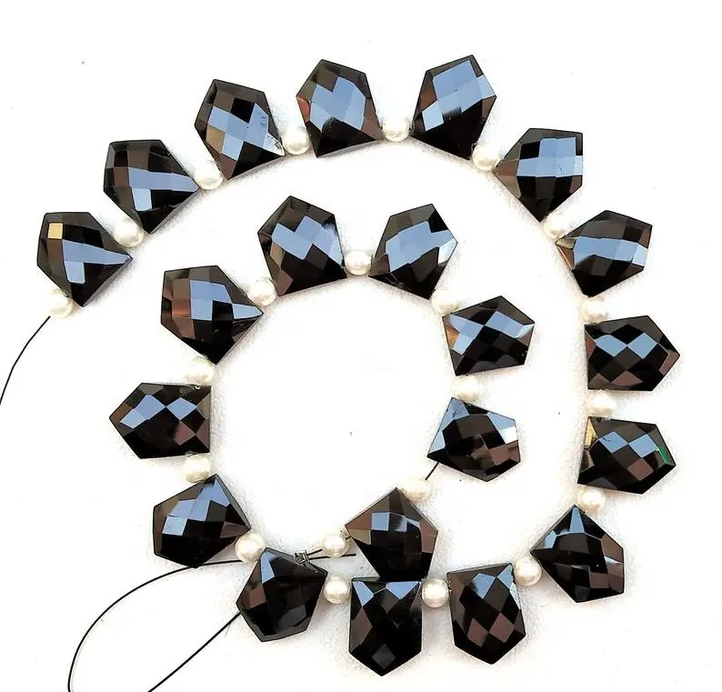 1 soporte de alta calidad, espinela negra Natural brillante, piedras preciosas facetadas, cuentas de Briolette en forma de pentagonal, venta al por mayor