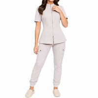Ensemble uniforme de travail pour femme en coton antibactérien, comprenant un haut à col montant, fermeture éclair intégrale, manches courtes, style peplum et un pantalon jogger à poches, personnalisable
