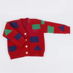 वैयक्तिकृत अनुकूलन लंबी आस्तीन लाल कंट्रास्ट रंग कार्डिगन स्वेटर बटन बच्चों लड़कियों के पतझड़ शीतकालीन क्रिसमस स्वेटर