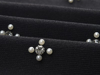Robe longue décontractée pour femme, style naturel estival, ornée de perles, col rond, sans manches, ourlet plissé, en maille unie