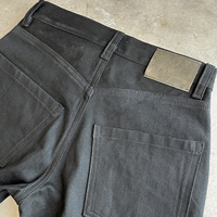 Fabricants de vêtements en Chine Jeans personnalisés en gros Pinstrip Doublure de poche 14 Oz Pantalon en denim lisière noir jais