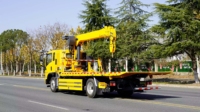Camion de remorquage à flèche droite de 15 tonnes avec grue pour le remorquage et l'assistance routière