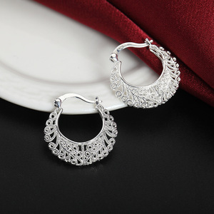 Boucles d'oreilles manchette géométriques en forme de croissant de lune creux 2,2 cm, design minimaliste pour femme - Product Image 4