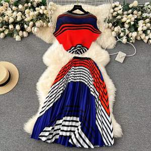 Neuestes Miyake-Design Farbblockierung Streifen und Rollkragen Übergroßes Plissiertes Kleid 2-teiliges Set für Damen - Product Image 4