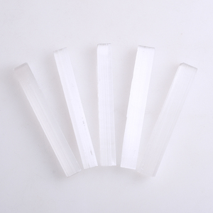 Bastoncini grezzi di pietra naturale all'ingrosso di energia naturale che curano la bacchetta di cristallo della liquiite per la decorazione domestica - Product Image 1