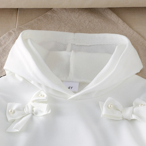 Set Due Pezzi per Ragazze Autunno Inverno: <span class=keywords><strong>Felpa</strong></span> con <span class=keywords><strong>Cappuccio</strong></span> a Maniche Lunghe Tinta Unita e Jeans - Product Image 4