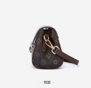 Elegante Bolso de Mensajero con Solapa de Cuero PU Marrón con Patrón de Presbicia, Diseño Vintage de Lujo para Mujer, Impermeable, Compacto y Ligero - Product Image 3