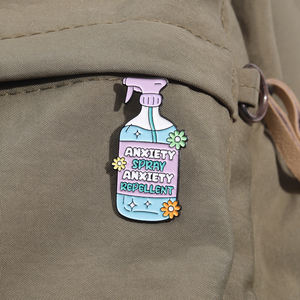 Toptan renkli anksiyete sprey emaye pimleri karikatür yaratıcı deterjan sprey yaka rozetleri sırt çantası şapka dekoratif broşlar - Product Image 3