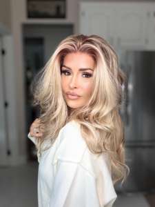 วิกผมสังเคราะห์แบบลูกไม้ด้านหน้า 13x6 สีบลอนด์ออมเบรแบบอุ่น ทนความร้อน ใย Futura ลอนนุ่ม วิกแบบ HD Lace Front ไม่ต้องใช้กาว - Product Image 2