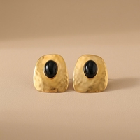 Manchette d'oreille plaquée or 24 carats style gothique avec filigrane complexe et pierre précieuse pour une mode alternative et une touche quotidienne audacieuse