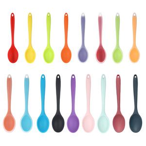 Cuillères en silicone de couleur bonbon, petite taille, résistantes à la chaleur, ustensiles de cuisine pour enfants et adultes, design à corps droit de couleur unie - Product Image 5