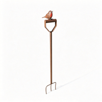 Decorazione da Giardino in Metallo Resistente alle Intemperie: Robin su Forcella, Alimentatore per Uccelli, Ornamento per Prato e Cortile