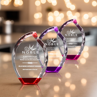 Noble personnalisé cristal flamme en forme de trophée différentes tailles multi couleur gravé prix pour la reconnaissance d'entreprise cadeau d'affaires
