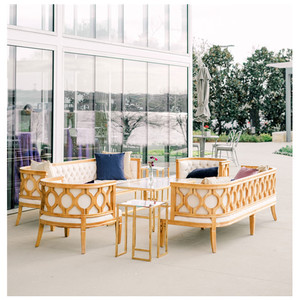 โซฟาไม้สไตล์ชนบทแบบคลาสสิกสำหรับงานอีเว้นท์ หุ้มเบาะสีขาว สำหรับเช่าจัดงานปาร์ตี้ - Product Image 5