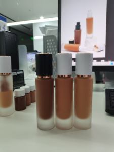 Corrector <span class=keywords><strong>de</strong></span> Maquillaje Mate Ligero <span class=keywords><strong>de</strong></span> 30 ml, Control <span class=keywords><strong>de</strong></span> Grasa, Color Mate que Cambia <span class=keywords><strong>de</strong></span> Tono, Base <span class=keywords><strong>de</strong></span> Maquillaje Líquida - Product Image 1