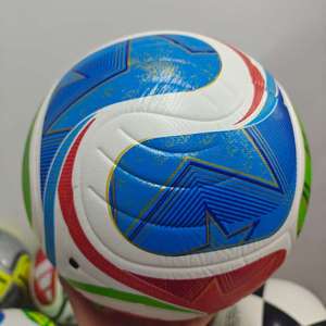 Ballon de football d'entraînement 2026 de haute qualité à prix abordable, avec logo personnalisé, en PU thermocollé, durable pour l'entraînement et les matchs - Product Image 6