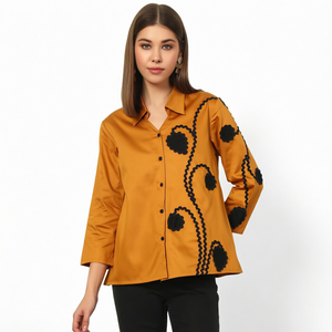Chemise boutonnée jaune moutarde pour femme avec motif contrasté noir, manches trois quarts, coupe décontractée ample en popeline - Product Image 1