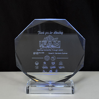 Trophée personnalisé en cristal en forme d'octogone avec base lumineuse multicolore