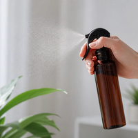 Bouteilles cosmétiques en PET ambré à épaulement plat avec pulvérisateur à gâchette et buse de pulvérisation fine