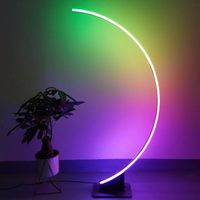Lampe sur pied LED moderne en forme de croissant, design minimaliste et courbé, avec 3 couleurs ou gradation continue pour salon, chambre ou bureau