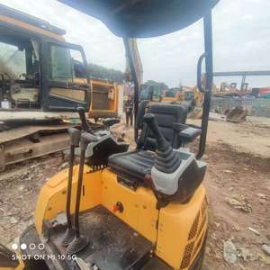 Excavatrice Komatsu 20 de 3 tonnes à prix abordable, moteur Cummins, pompe hydraulique Kawasaki, modèle 2023, d'origine japonaise, 1000-2000 heures, 90% neuve - Product Image 3