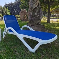 Chaises longues de plage pliantes en plastique modernes pour hôtel, mobilier d'extérieur, chaises longues de piscine, chaises longues de jardin, avec coussins