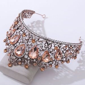 Vente en gros <span class=keywords><strong>de</strong></span> bijoux <span class=keywords><strong>de</strong></span> cheveux <span class=keywords><strong>de</strong></span> mariage à design mixte <span class=keywords><strong>prix</strong></span> bon marché pour les couronnes <span class=keywords><strong>de</strong></span> strass et les diadèmes <span class=keywords><strong>de</strong></span> <span class=keywords><strong>couronne</strong></span> en métal cristal en vrac - Product Image 2